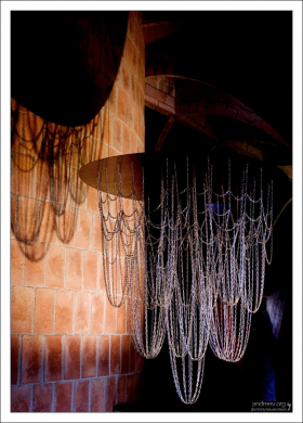 Люстра из цепочек. Дом Мила.