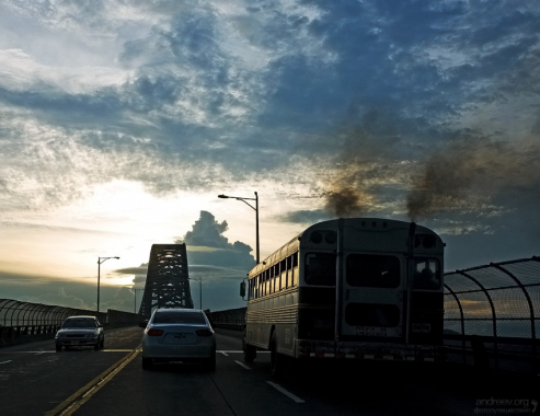 Двухполосное шоссе в центре Панама-сити.