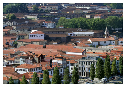 Vila Nova de Gaia - город-спутник Порту.