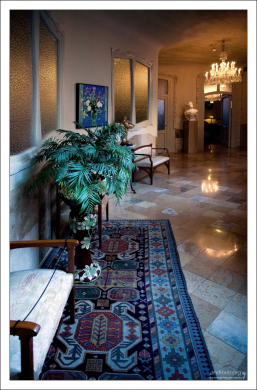 Сегодня “Каса Мила” принадлежит крупнейшему каталонскому сберегательному банку “Caixa de Catalunya”.