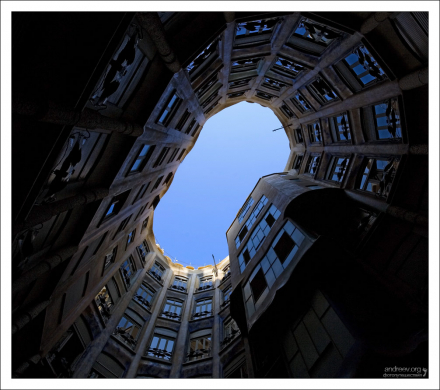 Ла Педрера - здание-метаморф.