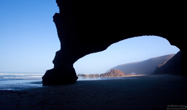 Эти арки образовались естественным путем, выточенные из скалы водами Атлантики на протяжении многих веков.