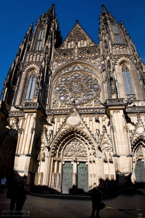 Фасад собора Св. Вита, расположенного в Третьем дворе Града.