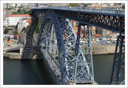 Понте-де-Дон-Луиш (Ponte Luís I) - железнодорожный, автомобильный и пешеходный мост через реку Дору.