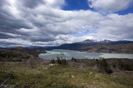 Облака над озером Grey.