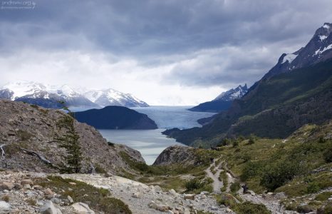 Ледник Grey на горизонте.