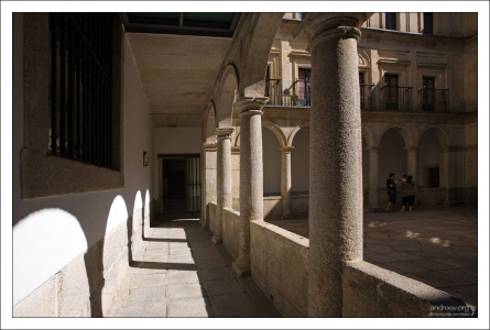 Внутренний двор Эль-Эскориала.