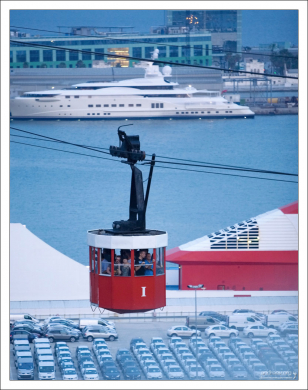 Поездка в гондоле занимает 7 минут.