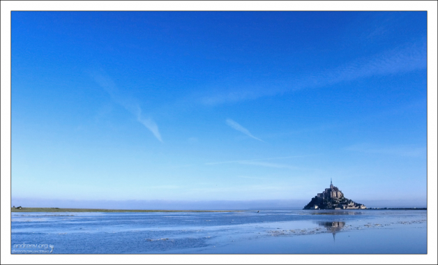 По преданию, библейское сражение Архангела Михаила с Сатаной в образе дракона завершилось именно здесь.