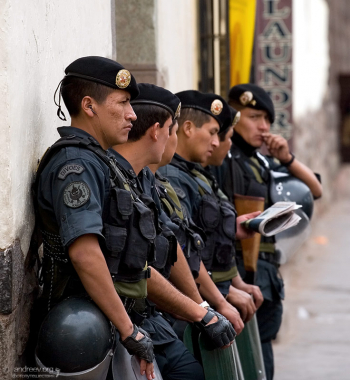 Черные береты.