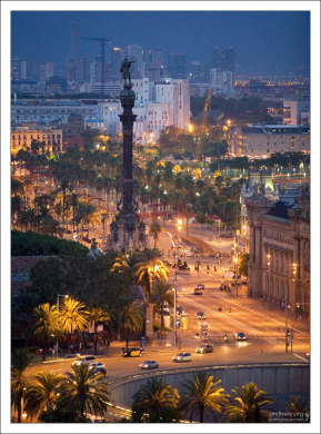 Колонна Колумба с лифтом внутри.