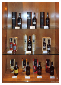 Магазин подарков компании "Ferreira" с очень демократичными ценами. Вила-Нова-де-Гайа.