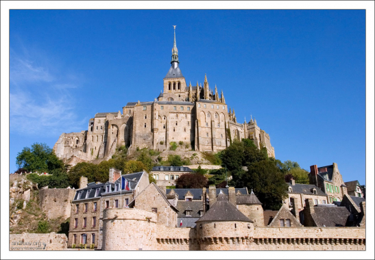 Образец средневековой готики.