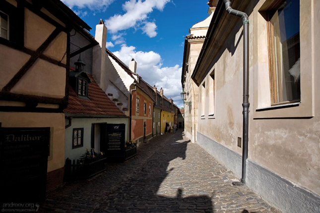 Злата улочка, ведущая к выходу из Града.