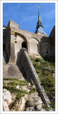 Средневековый лифт для продуктов.