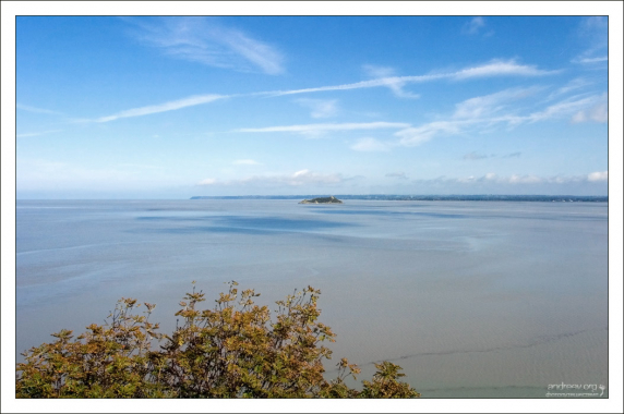 Томбелен (фр. Tombelaine) - маленький приливный остров в нескольких километрах к северу от Mont St. Michel.