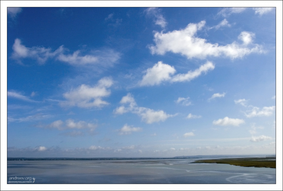 Бывает, вода отходит от Сен-Мишеля на 18 км, и распространяется до 20 км вглубь побережья.