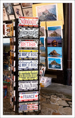 Сувенирная лавка у подножия аббатства.