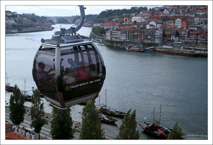 Кабинка канатной дороги “Teleferico de Gaia”.