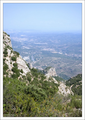 Река Льобрегат внизу (Llobregat river).