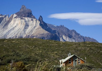 Избушка, в которой расположен инфо-центр Lago Pehoe.