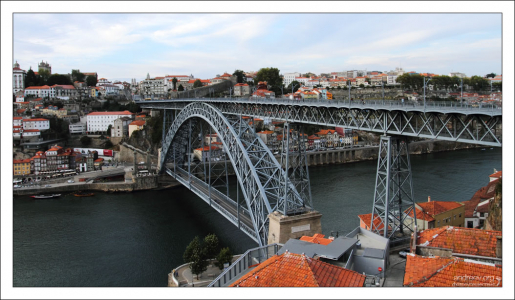 Мост Понте-де-Дон-Луиш с высоты Вила-Нова-де-Гайа.