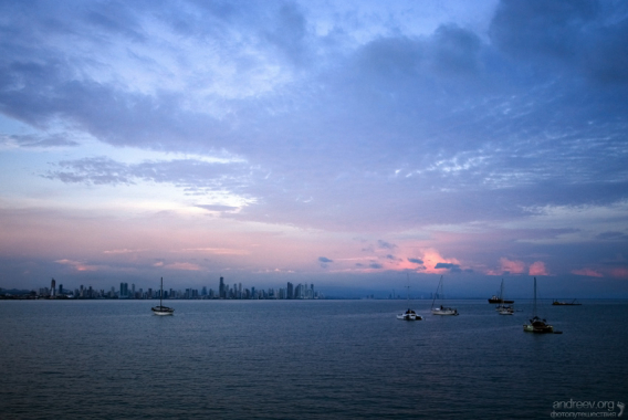 Яхты в Панамском заливе.