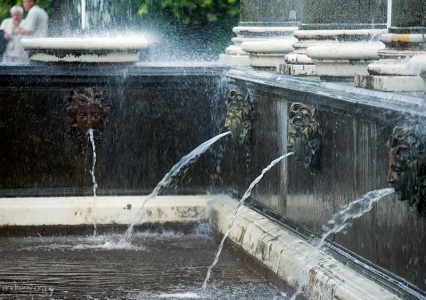 Маскароны Львиного каскада. Нижний парк Петергофа.