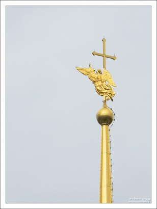 Ангел на шпиле Петропавловского собора.