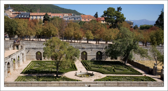 Сад при дворце во французском стиле.