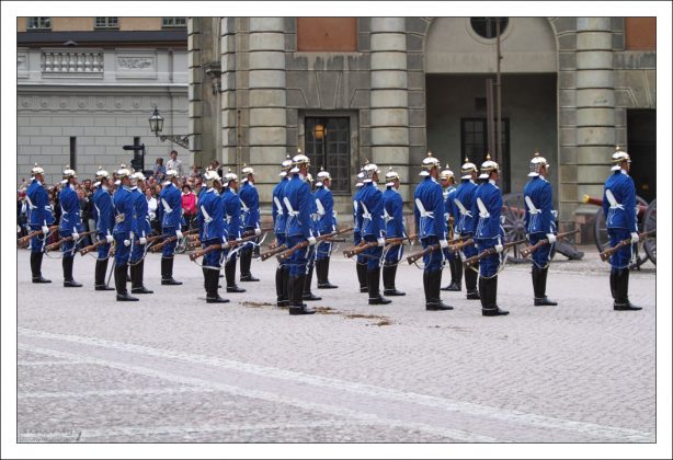 Сегодня в Королевской гвардии служит 60 человек.