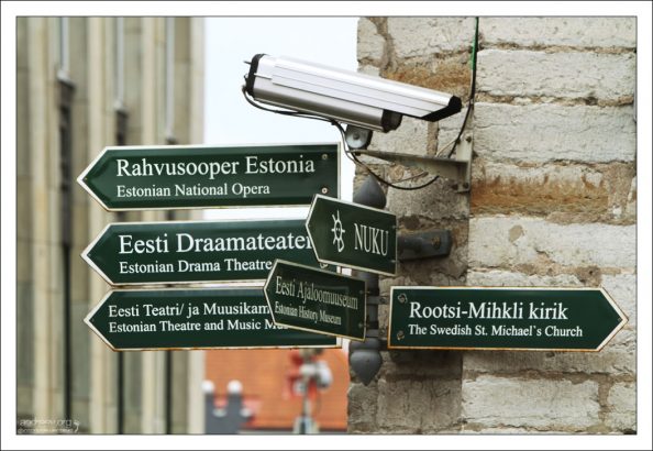 Указатель в туристическом районе.