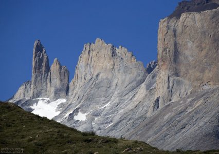 Осыпавшаяся скала рядом с Los Cuernos.