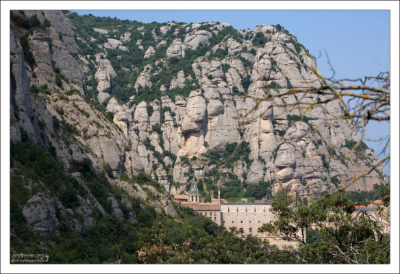 Обмыленная вершина горной гряды.