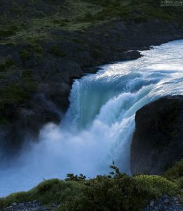 Водяная взвесь на водопадом Salto Grande.