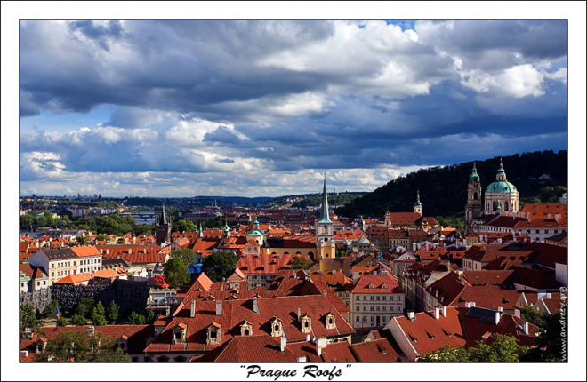 "Крыши Праги". Чтобы взглянуть на крыши Праги, не нужно обладать специальными альпинистскими навыками, достаточно просто подняться на смотровые площадки собора, церквей и многочисленных вышек, разбросанных по всему городу.