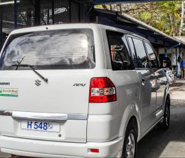 Арендованный на день минивен Suzuki.