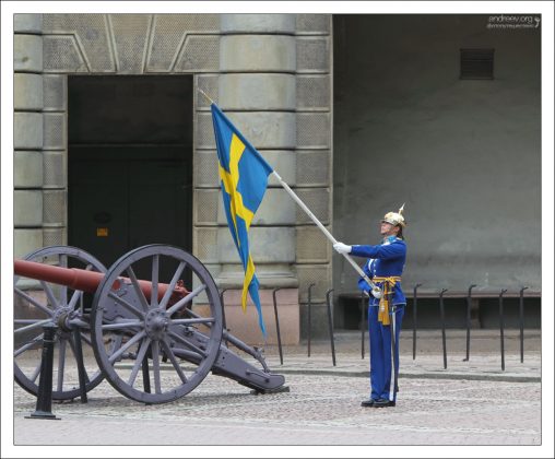 Сворачивание флага без рук.