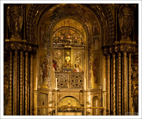 Чёрная Дева Монсерратская (исп. Virgen de Montserrat или La Moreneta) - чудотворное скульптурное изображение Девы Марии с Младенцем.