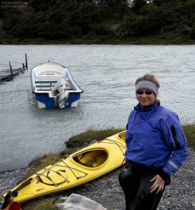 Проверка экипировки перед сплавом по реке Grey.
