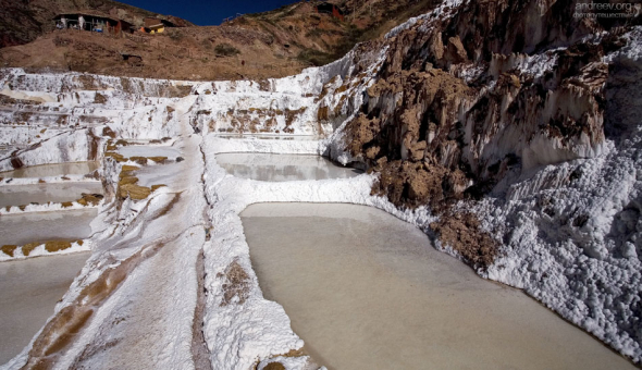 Контраст соли и земли.