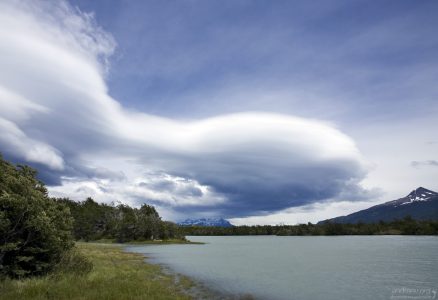 Такое облако - предвестник плохой погоды.