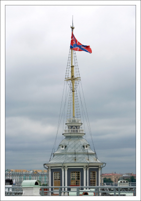 Флагшточная башня Нарышкина бастиона Петропавловской крепости. На мачте постоянно находится гюйс - «вседневный» крепостной флаг.