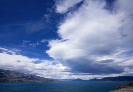 Облака над озером Toro.