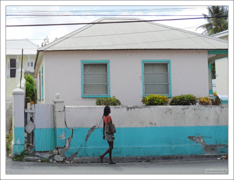 Жительница города Bridgetown.