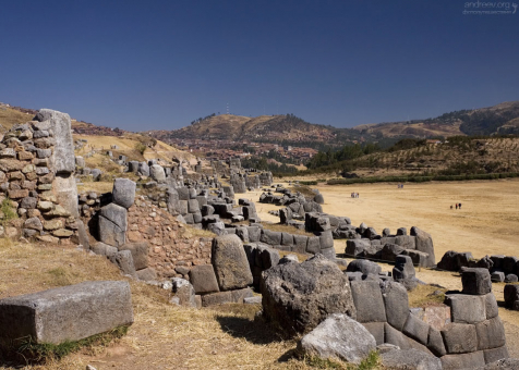 Сегодняшний вид стен не соответствует своему первоначальному облику. Церемониальный комплекс Саксайуаман.