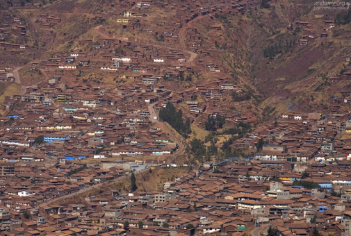 Столица Инков, где живет 300 тысяч человек, расположена выше, чем какой-либо из городов такого размера (~ 3400 метров).