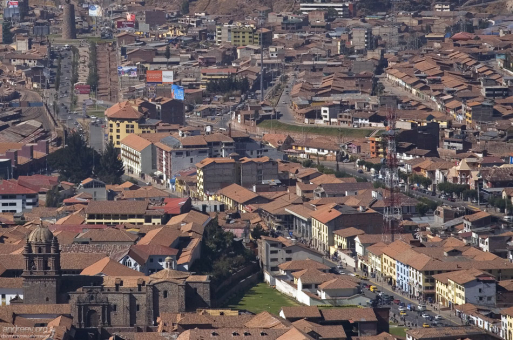 Улицы Куско с высоты церемониального комплекса Саксайуаман.