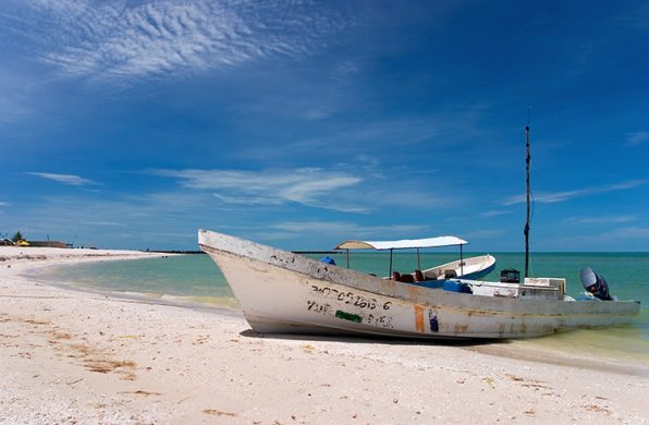 Старая мексиканская лодка.