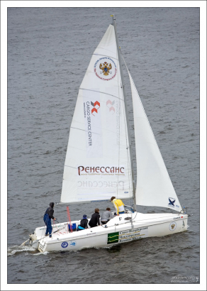 Участник парусной регаты.